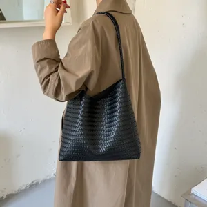 Classic woven leather shoulder bag for women, large capacity vintage tote bag for daily commute.