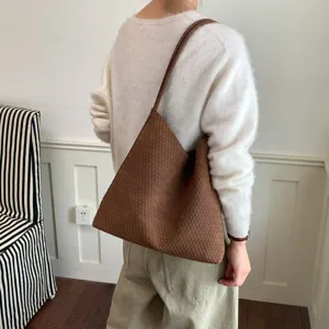 Stylish retro woven leather tote bag for women, large capacity shoulder bag for daily commute.