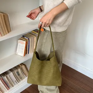 Green woven leather shoulder tote bag, vintage large capacity casual daily commuter bag detail.