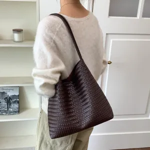 Classic woven leather shoulder bag for women, retro large capacity commute tote bag.