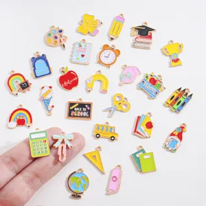 Set emaille school hangers, kleurrijke legering DIY accessoires voor ketting sleutelhanger.
