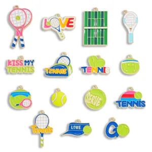 Nahaufnahme süßer Tennis-Emaille-Anhänger, Metall-Legierung DIY Schmuck Accessoires.