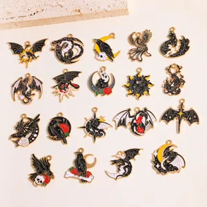 Dunkle gotische Metall Emaille Anhänger, schwarzer Drache und Rabe für DIY Schmuck.