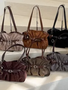Borsa a tracolla casual elegante di grande capacità con design arricciato molto chic.