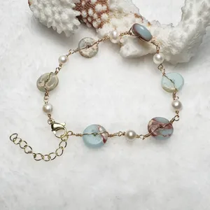Pulsera de mujer hecha a mano con perlas de agua dulce naturales y piedras