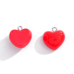 Colgantes de corazón rojo de resina bricolaje collar pulsera llavero accesorios