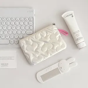 White quilted heart cosmetic bag portable padded makeup pouch cute zipper storage bag for daily use