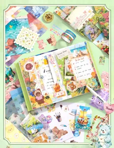Bosgroene dagboek cadeauverpakking met schattige beren stickers, memo's en masking tapes.