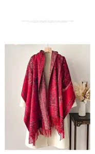 Roter ethnischer Jacquard-Schal mit Paisley-Blumenmuster und Fransen-Details für Damen.