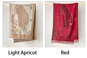 Detailansicht der Retro-Ethno-Jacquard-Schals in den Farben Hellaprikose und Rot Varianten