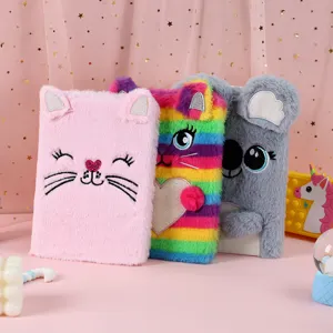 Süßes flauschiges Plüschtier Notizbuch Set mit rosa Katze, Regenbogenkatze und grauem Koala.