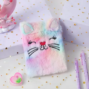 Simpatico taccuino di gatto in peluche arcobaleno con dettagli ricamati per diario scolastico