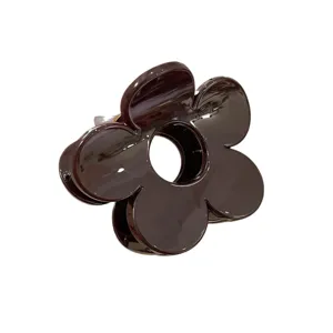 Piccola molletta per capelli a fiore per donna, elegante clip squalo in resina marrone scuro.