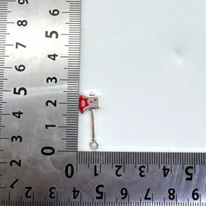 DIY Legierung Miniatur Axt Anhänger rote Emaille Waffen Charme für Ohrringe Schmuckherstellung