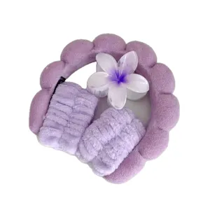 Conjunto de diadema de spa morada munequeras y pinza de pelo de flor para lavar la cara maquillaje.