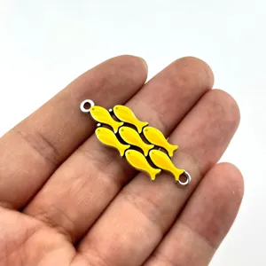 Gelber Emaillierter Fisch Anhanger Verbinder fur handgemachte DIY Halsketten Detail.