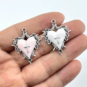 Ciondolo a Cuore in Lega di Zinco Gotico Vintage per Gioielli Fai-da-te Ciondolo a Cuore a Goccia d'Olio Croce Rosa Barocca per Collana Bracciale
