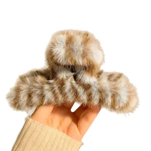 Plush brown leopard hair claw clip for thick hair, trendy autumn winter fluffy shark clip.