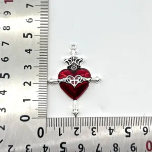 Gotischer Roter Herz Dolch Legierung Anhänger DIY Schmuck Accessoire Detailansicht