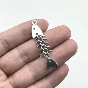 Silberner Fischgräten Metall Anhänger Detail, Vintage Legierung Charm für DIY Armband Schmuck.