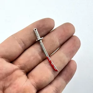 DIY Anime Katana Schwert Anhänger Legierung Blut Tropfen Schmuck Zubehör für Handwerk