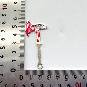 DIY Metall Axt Anhänger mit roter Emaille, Gothic Waffen Schmuck Charm für Ohrringe.