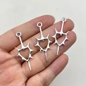 Ciondoli a Forma di Cuore con Spine in Lega di Zinco Gotica Placcati in Argento per Creazione Gioielli Fai-da-te