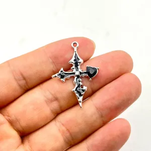 Gotischer schwarzer Emaille Kreuz Anhänger mit Herz Strass für DIY Schmuck Zubehör Detail
