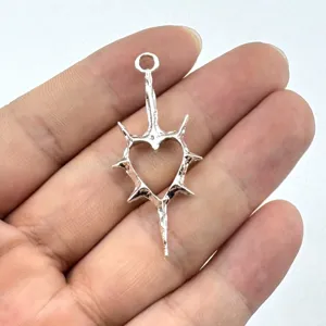 Colgante de corazón de espina gótica de metal accesorio de joyería DIY estilo punk collar