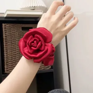 Französischer Vintage Satin Rose Haargummi elegante rote Blume Armband Accessoire