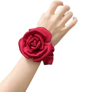 Französische rote Satin Rose Haargummi, elegante Blumen Haarschmuck für Damen Frisur Stil.