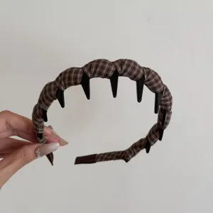 Brauner Karo Haarreif mit Zähnen für Damen, stilvoller Wellen Haarreif Haaraccessoires.