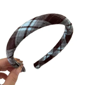 Gewatteerde haarband voor dames, stijlvolle bruine geruite stoffen haarhoepel, zacht accessoire
