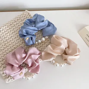 Elegante Satin Haargummis Set mit Perlen und Metalldekor für Damen und Mädchen Alltagsfrisur.