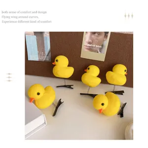 Carina molletta per capelli papera gialla peluche accessorio acconciatura vista dettagliata