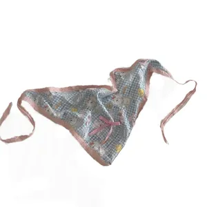 Foulard triangulaire à carreaux chiot chaton style rétro avec dentelle rose et nœud adorable