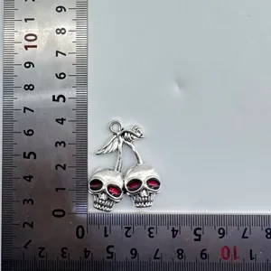 Gotisch Halloween Retro Totenkopf Legierung Anhänger Kirsche Design Schmuck Halskette