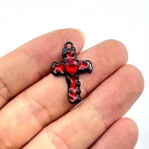 Retro Legierung Kreuz Anhänger mit rotem Herz Strass, dunkler gotischer DIY Schmuck