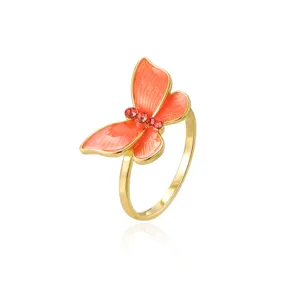 Bague papillon en émail orange plaqué or avec strass rose, vue principale de bijoux tendance élégants.