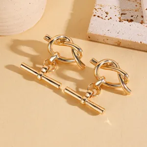 Elegante goldene geometrische Knoten Ohrstecker mit T-Verschluss, modischer Schmuck.