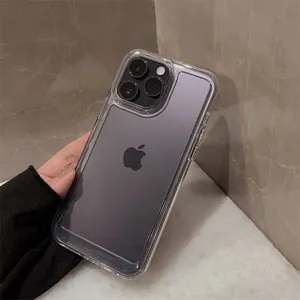 Dettaglio della custodia trasparente in acrilico con incavo per iPhone Pro Max DIY