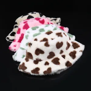 Chapeaux bobs en peluche à motif de cœur pour femmes, vue empilée en flanelle chaude
