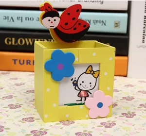 Portalapices de madera con una bonita mariquita organizador de escritorio para oficina