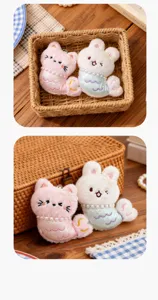 Mignon porte-clés chat lapin queue de poisson en peluche avec perles et nœud.