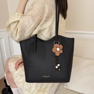 Schwarze Damen Shopper Tasche mit grossem Fassungsvermoegen, elegante Herbst Schultertasche.