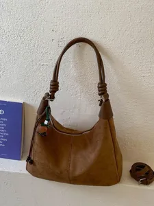 Sac à main souple en suède marron pour femme, sac hobo rétro élégant avec bandoulière nouée.