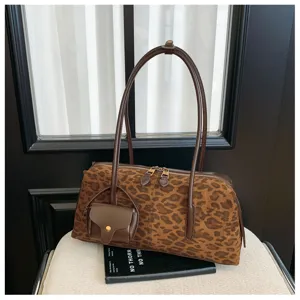 Stylish leopard print shoulder bag for women, trendy autumn casual handbag with small pouch.