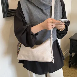 Stylish women crossbody shoulder bag autumn fashion casual commuter PU leather handbag.