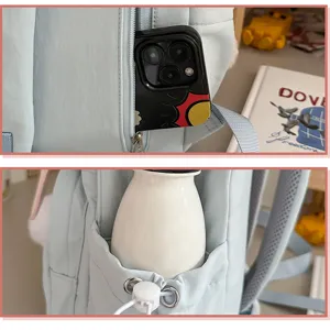 Rugzak detailweergave met handig voorvak met rits en elastisch zijvak met trekkoord.