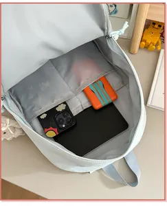 Lichtblauwe casual studentenrugzak interieur met meerdere compartimenten voor dagelijks gebruik.
